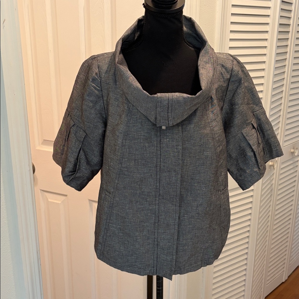 Gray Short Sleeve Women's Jacket with Folded Collar